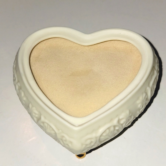 PRINCESS DIANA ARDLEIGH ELLIOTT HEART SHAPED MUSIC BOX "CANDLE IN THE WIND" - Picture 7 of 9
